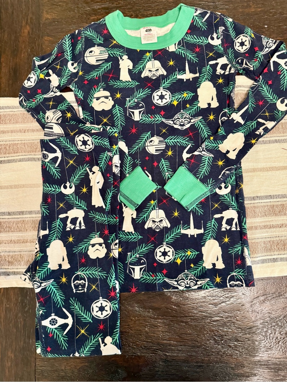 Hanna Andersson Navy Star Wars Pajama Set with Bright Green Trim Size US 6-7